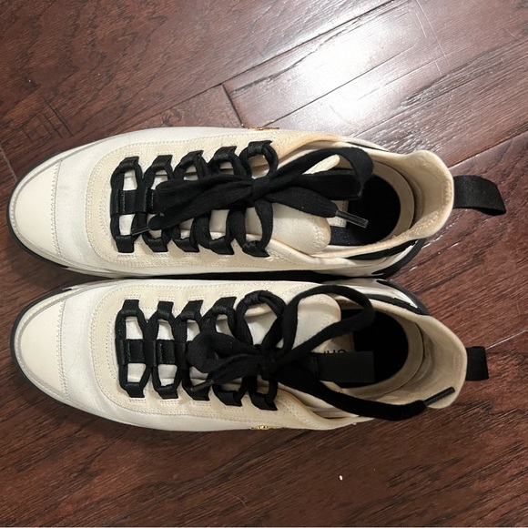AUTHENTIC CHANEL WOMEN’S SNEAKERS🖤🤍 - Picture 3 of 9